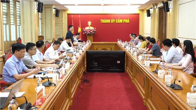 Thường trực Thành ủy Làm việc với Đoàn công tác Viện Hàn lâm Khoa học và Công nghệ Việt Nam