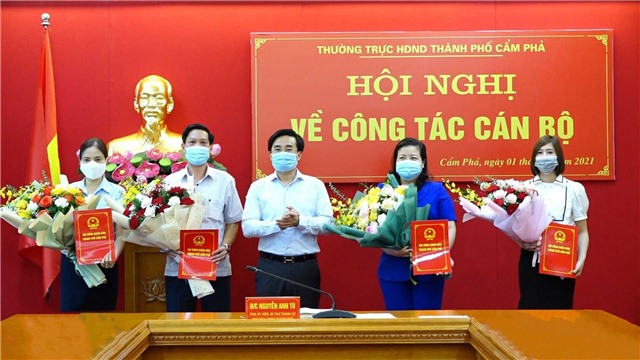Thường trực HĐND thành phố tổ chức hội nghị về công tác cán bộ