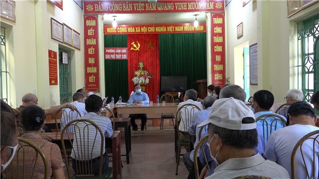 Phó Bí thư thường trực Thành ủy Nguyễn Thị Kim Phượng dự sinh hoạt chi bộ khu Thuỷ Sơn – phường Cẩm Sơn