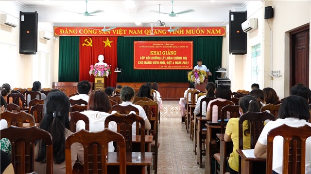 Khai giảng lớp Bồi dưỡng lý luận chính trị cho Đảng viên mới năm 2021