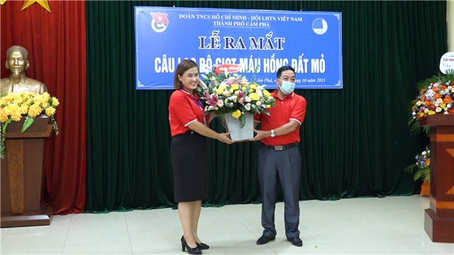 Ra mắt CLB Giọt máu hồng Đất Mỏ
