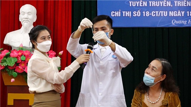 Hội phụ nữ phường Quang Hanh tuyên truyền Chỉ thị 18-CT/TU của Tỉnh ủy