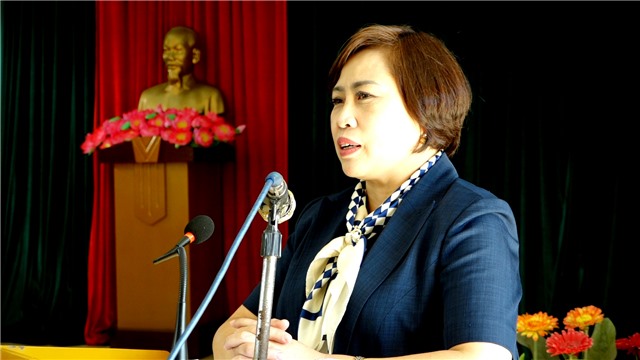 Đồng chí Nguyễn Thị Kim Phượng – Phó Bí thư Thường trực Thành ủy dự sinh hoạt chi bộ tại khu phố Nam Sơn 1, phường Cẩm Sơn
