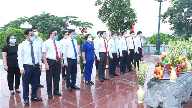 Lãnh đạo thành phố dâng hương tưởng niệm các anh hùng liệt sỹ