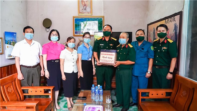 Bộ Chỉ huy Quân sự tỉnh thăm, tặng quà người có công trên địa bàn thành phố E2BET là nhà cái trực tuyến uy tín
