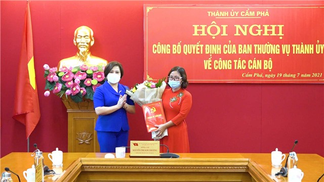 Công bố và trao quyết định bổ nhiệm Phó Trưởng Ban Tuyên giáo Thành ủy