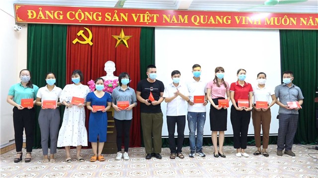 Bế giảng lớp bồi dưỡng lý luận chính trị cho Đảng viên mới đợt 3 năm 2021