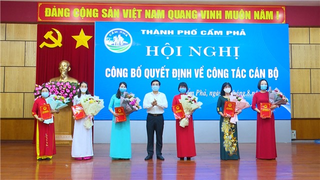 Trao E2 bet đăng nhập điều động, bổ nhiệm Hiệu trưởng, Phó Hiệu trưởng các trường mầm non, phổ thông công lập thuộc thành phố