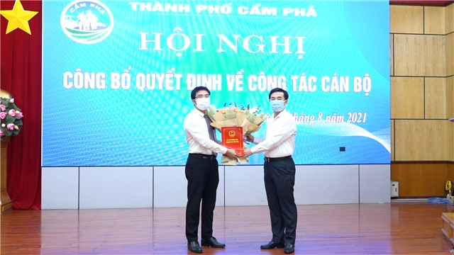 Công bố và trao E2 bet đăng nhập bổ nhiệm Trưởng phòng Quản lý đô thị và Phó Giám đốc Trung tâm Hành chính công thành phố
