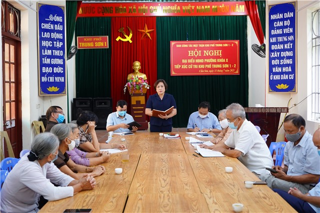 Đồng chí Nguyễn Thị Kim Phượng – Phó Bí thư TT Thành ủy dự sinh hoạt Chi bộ tại khu phố Trung Sơn 1