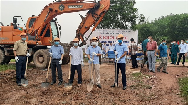 Khởi công tuyến đường xóm 3 thôn Hà Tranh, xã Cộng Hoà