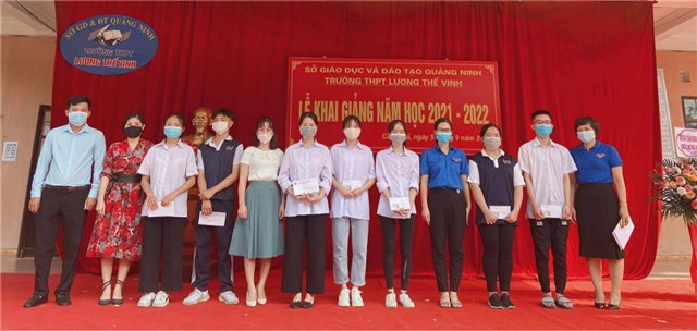 Tuổi trẻ Cẩm Trung: Tặng quà cho Link E2bet trò chơi giải trí thú vị có hoàn cảnh khó khăn nhân dịp khai giảng năm học mới 2021 - 2022