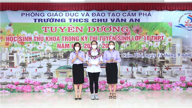 Trường THCS Chu Văn An tuyên dương thủ khoa thi vào lớp 10 năm học 2021 - 2022