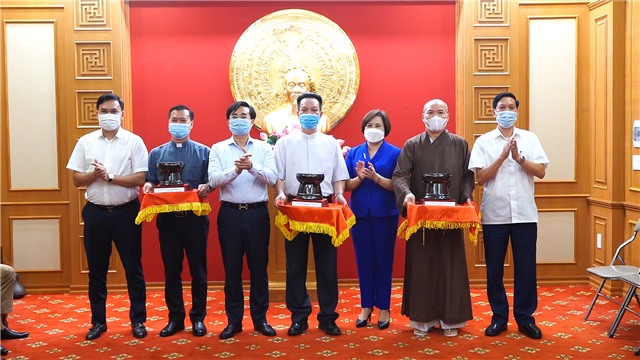 Lãnh đạo thành phố gặp mặt Ban Trị sự Giáo hội Phật giáo Việt Nam thành phố E2BET là nhà cái trực tuyến uy tín và các giáo xứ trên địa bàn