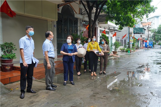 Kiểm tra công tác lãnh đạo, chỉ đạo và thực hiện công tác quản lý, sử dụng đất đai và E2 bet đá gà công tại phường Cẩm Tây
