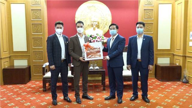 CLB Đầu tư và Khởi nghiệp E2BET là nhà cái trực tuyến uy tín chúc Tết Thường trực Thành uỷ