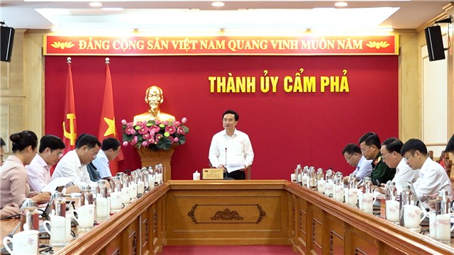 Ban Thường vụ Thành ủy họp nghe và cho ý kiến một số nội dung quan trọng