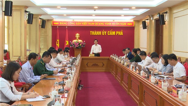 Ban Thường vụ Thành ủy họp nghe và cho ý kiến về một số nội dung công việc.