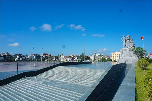 QUẢNG TRƯỜNG 12-11 – CÔNG TRÌNH BIỂU TƯỢNG CỦA VÙNG MỎ