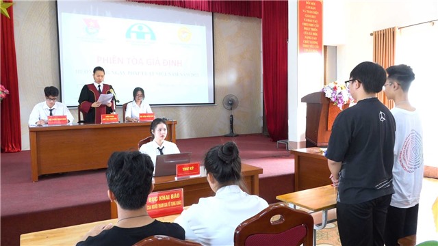 “Phiên tòa giả định” hưởng ứng Ngày Pháp luật Việt Nam năm 2022