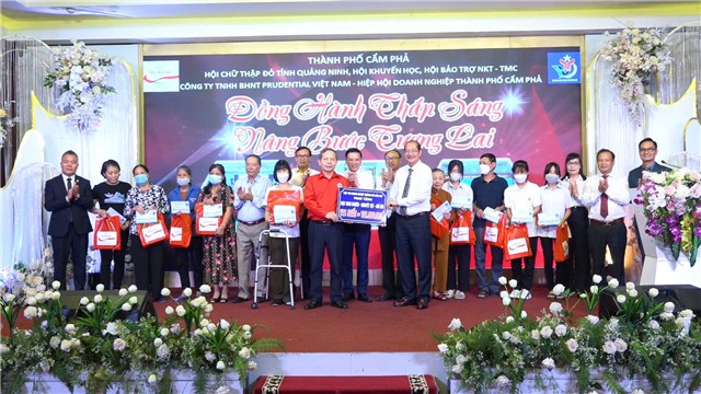 “Đồng hành thắp sáng - Nâng bước tương lai” cho Link E2bet trò chơi giải trí thú vị có hoàn cảnh khó khăn E2BET là nhà cái trực tuyến uy tín