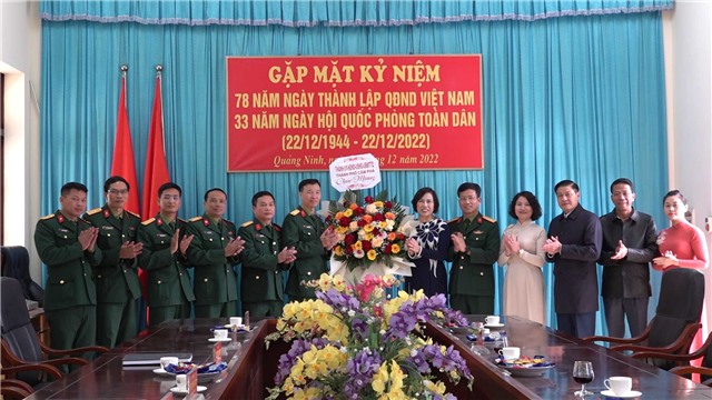 Lãnh đạo TP thăm, chúc mừng Ngày thành lập Quân đội nhân dân