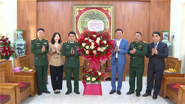 Phó Chủ tịch UBND thành phố chúc mừng các đơn vị quân đội nhân kỷ niệm 78 năm Ngày thành lập Quân đội nhân dân Việt Nam