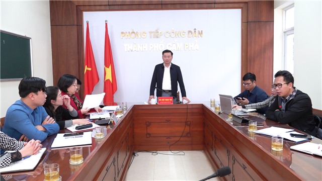 Họp bàn phương án cưỡng chế E2 bet đăng nhập thu hồi đất đối với các hộ gia đình để thực hiện Dự án Cải tạo tuyến đường và mương giáp ranh phường Cẩm Bình và phường Cẩm Đông