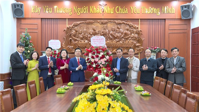 Bí thư Thành uỷ chúc mừng các Giáo xứ nhân dịp Giáng sinh năm 2022