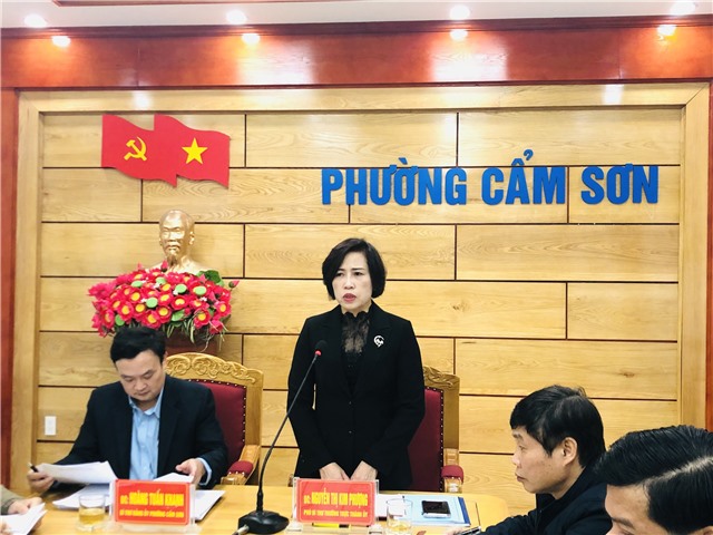 Đồng chí Nguyễn Thị Kim Phượng, Phó Bí thư Thường trực Thành ủy dự hội nghị kiểm điểm Đảng ủy phường Cẩm Sơn năm 2022