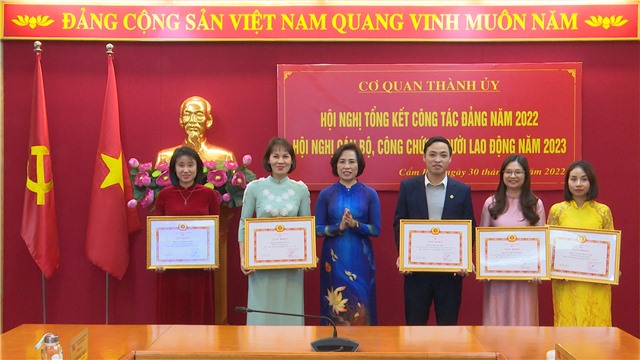 Cơ quan Thành ủy: Tổng kết công tác Đảng năm 2022; E2betvip giải trí đa dạng cán bộ, công chức, người lao động năm 2023