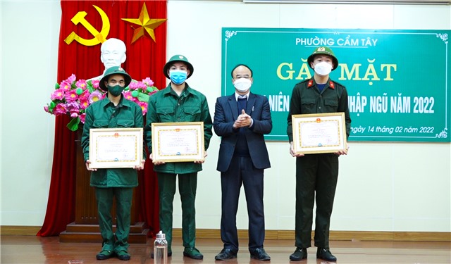 Cẩm Tây gặp mặt, tặng quà động viên tân binh chuẩn bị lên đường nhập ngũ năm 2022