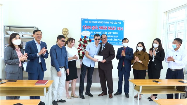 Hiệp hội E2betVip3 - Hội Tụ Đẳng Cấp, Chinh Phục Mọi Kèo thành phố tặng 78 suất quà nhân ngày Người khuyết tật Việt Nam