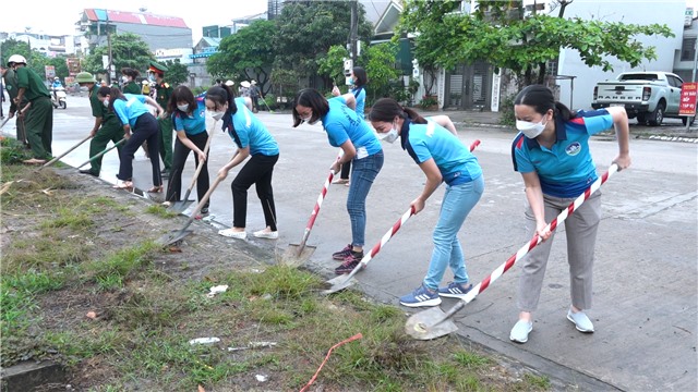 Phường Cẩm Thuỷ tổng vệ sinh môi trường chào mừng SEA Games 31