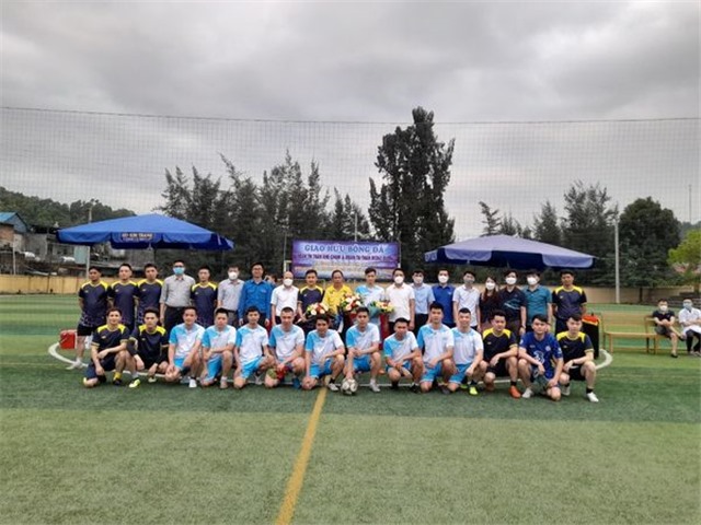 Sôi nổi giao hữu bóng đá chào mừng 91 năm ngày thành lập Đoàn TNCS Hồ Chí Minh