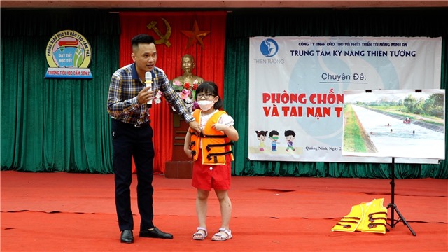 Trường tiểu học Cẩm Sơn 2 ngoại khóa phòng chống đuối nước và tai nạn thương tích