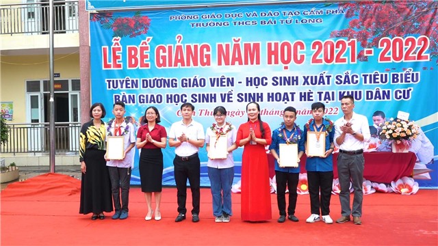 Trường THCS Bái Tử Long tuyên dương giáo viên, Link E2bet trò chơi giải trí thú vị xuất sắc tiêu biểu năm học 2021 - 2022