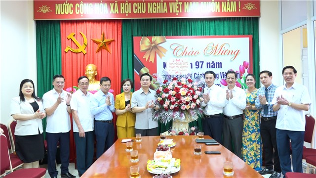Lãnh đạo thành phố chúc mừng Trung tâm Truyền thông và Văn hoá nhân 97 năm Ngày Báo chí Cách mạng Việt Nam