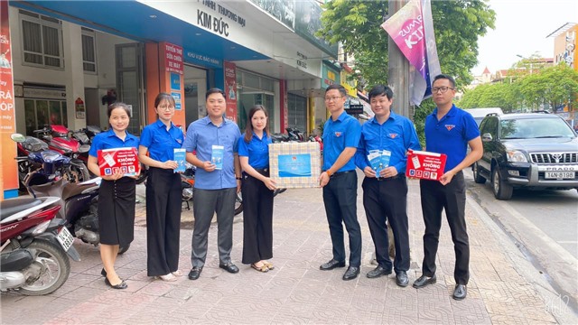 Đoàn phường Cẩm Đông tuyên truyền, hướng dẫn chuyển đổi số, kỹ năng số, công nghệ số