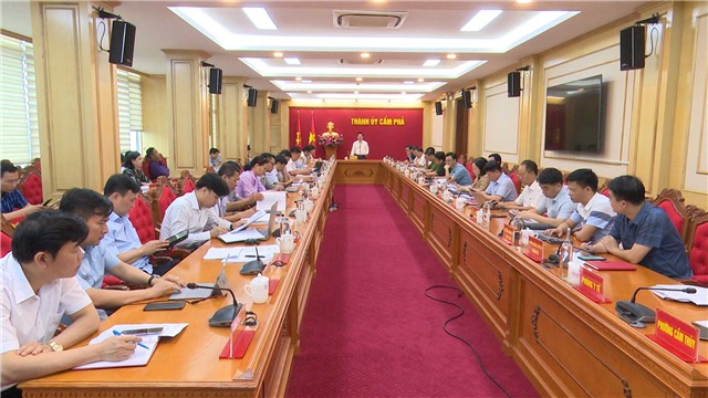 Thành ủy E2BET là nhà cái trực tuyến uy tín tổ chức hội nghị giao ban Bí thư đảng uỷ các phường, xã tháng 6/2022