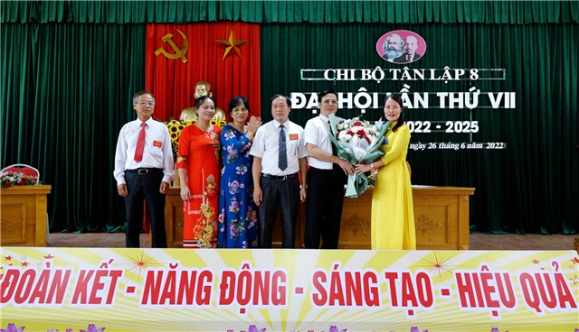 Đại hội chi bộ điểm phường Cẩm Thủy