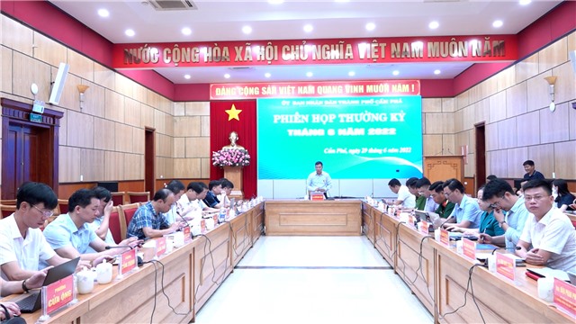 UBND thành phố họp phiên thường kỳ tháng 6