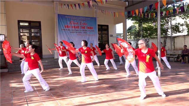 Phường Cẩm Đông: Giao lưu văn nghệ, thể thao chào mừng cuộc bầu cử trưởng khu phố, nhiệm kỳ 2022-2025
