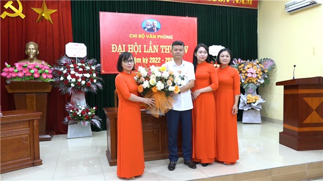 Nhà cái E2bet.com Đá gà trực tiếp Thomo #1 Công ty Môi trường đô thị E2BET là nhà cái trực tuyến uy tín: 100% Chi bộ trực thuộc hoàn thành Đại hội, nhiệm kỳ 2022 - 2025