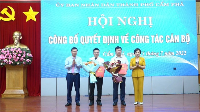 Trao E2 bet đăng nhập bổ nhiệm Trưởng phòng Tài chính - Kế hoạch và Đội trưởng Đội kiểm tra trật tự đô thị và môi trường