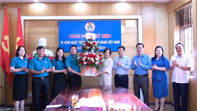 Lãnh đạo Thành phố chúc mừng Liên đoàn lao động Thành phố nhân Kỷ niệm 93 năm ngày thành lập Công đoàn Việt Nam