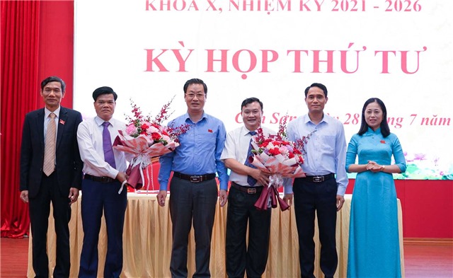 Kỳ họp thứ tư HĐND phường Cẩm Sơn khóa X.