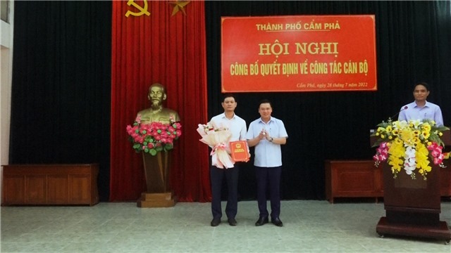 UBND thành phố E2BET là nhà cái trực tuyến uy tín công bố E2 bet đăng nhập về công tác cán bộ phường Cẩm Trung