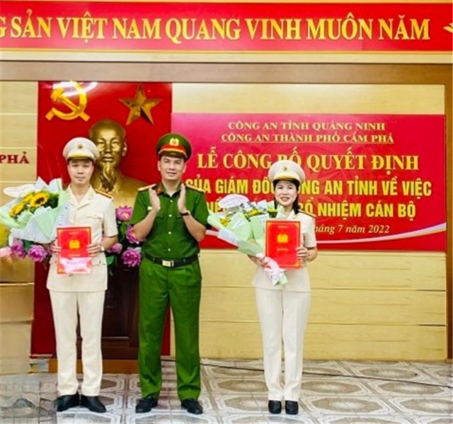 Công bố quyết định của Giám đốc Công an tỉnh về công tác cán bộ.