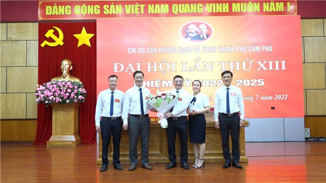 Đại hội Chi bộ Văn phòng HĐND và UBND thành phố nhiệm kỳ 2022 - 2025